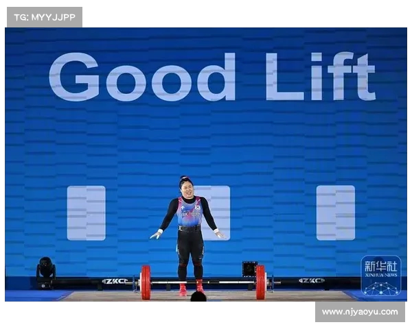 中国女子举重队在世界锦标赛中打破多项世界纪录 展现强大实力
